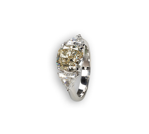 Diamant Ring Weißgold, champagnerfarbener und weißer Diamant in Hamburg kaufen bei Juwelier Wilm