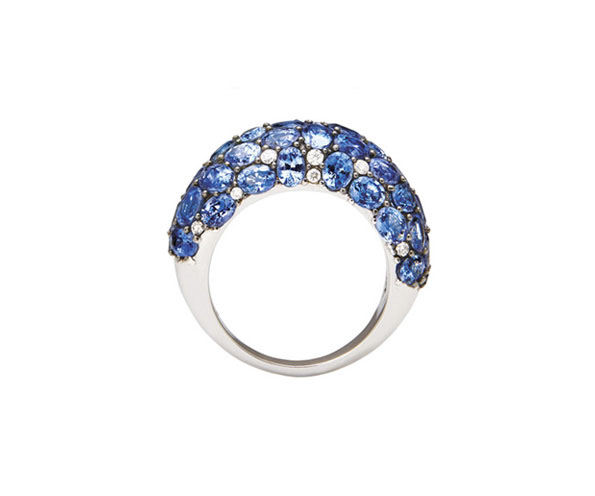 Eleganter Ring aus Weissgold mit Sapiren in Hamburg kaufen, bei Juwelier Wilm, Ballindamm 26