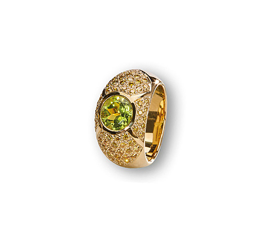 Gelbgoldn-Ring mit Peridot und Diamanten vom Hamburger Juwelier Wilm