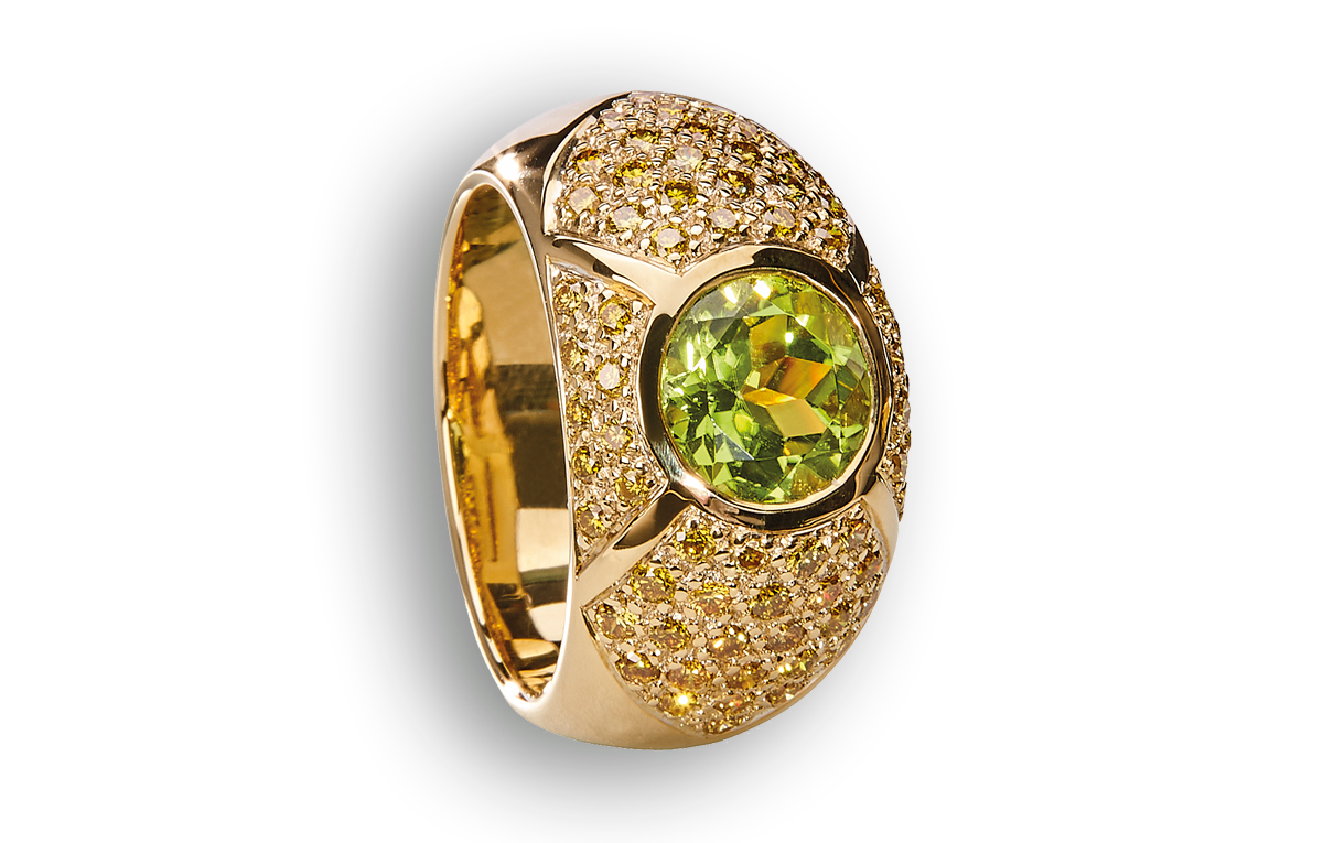 Ring Gelbgold mit Peridoten und Diamanten, in Hamburg kaufen bei Juwelier Wilm